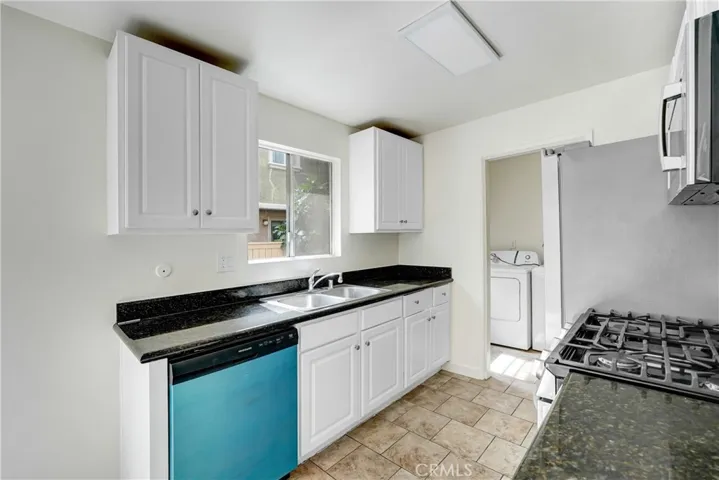 20235 Cohasset Street 6, Winnetka, California 91306