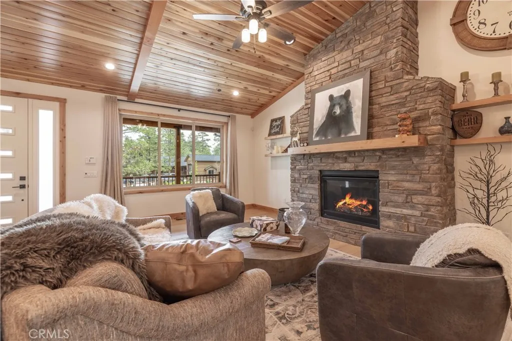 1635 Shenandoah Way