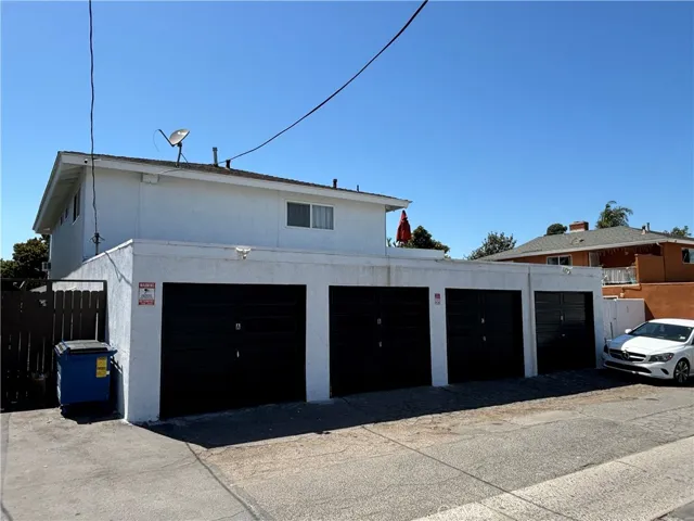 17082 Emerald Lane, Huntington Beach, California 92647
