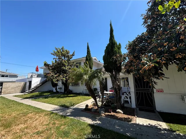 17082 Emerald Lane, Huntington Beach, California 92647