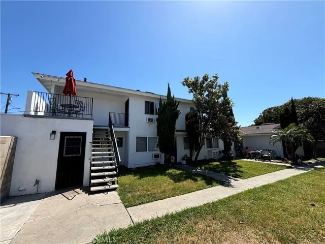 17082 Emerald Lane, Huntington Beach, California 92647