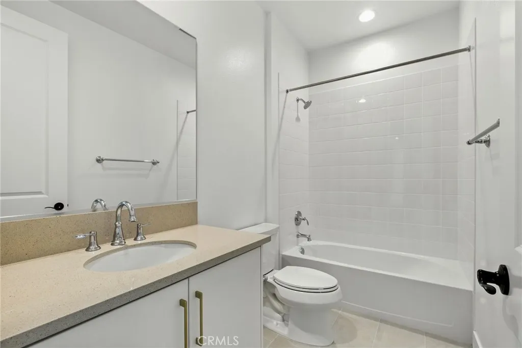 24186 N Camino Cascada, Valencia, California 91354 home-pic-24