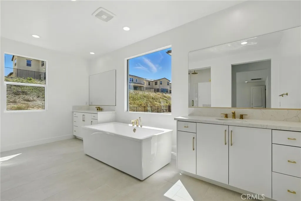 24186 N Camino Cascada, Valencia, California 91354 home-pic-15