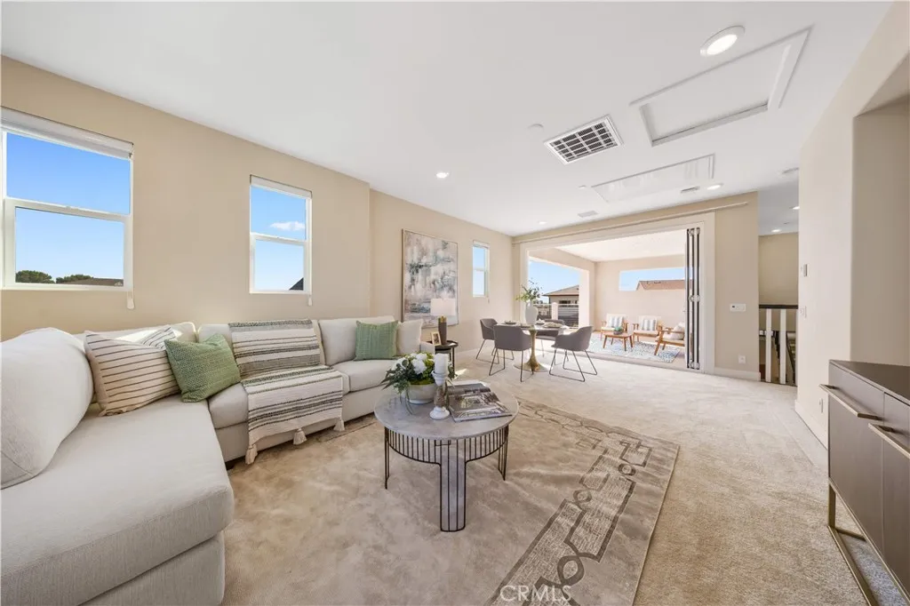 125 Character, Irvine, California 92618 home-pic-42