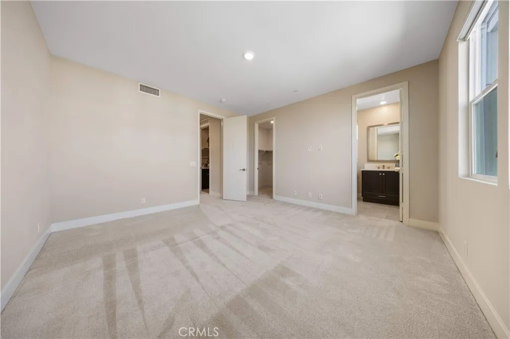 125 Character, Irvine, California 92618 home-pic-27