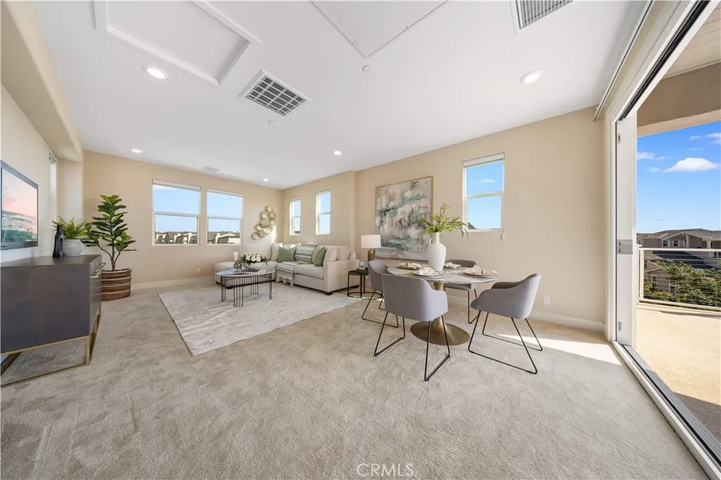 125 Character, Irvine, California 92618 home-pic-40