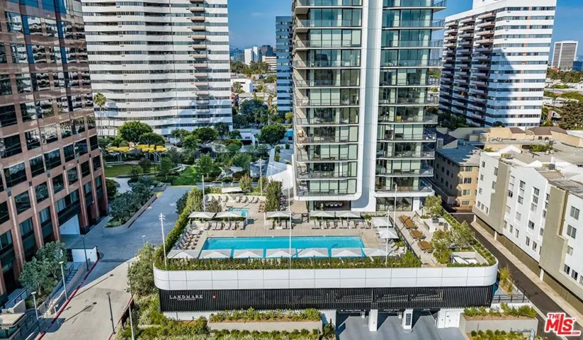 The Landmark Los Angeles Apart