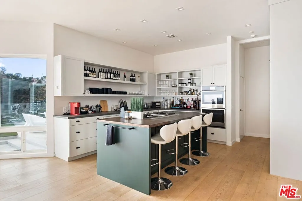 7868 Electra Drive, Los Angeles, California 90046 home-pic-14