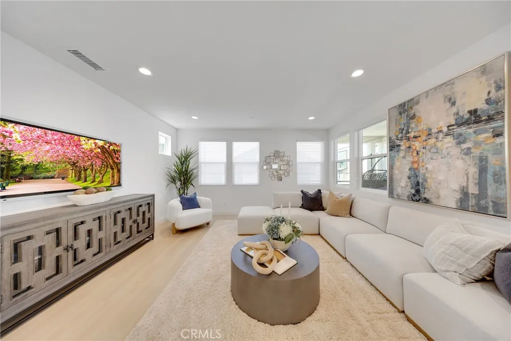 251 Tank, Irvine, California 92618 home-pic-15