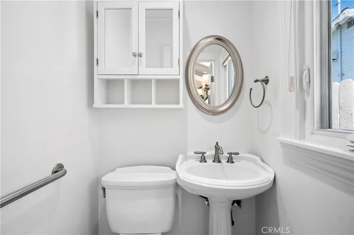 541 Thalia Street, Laguna Beach, California 92651