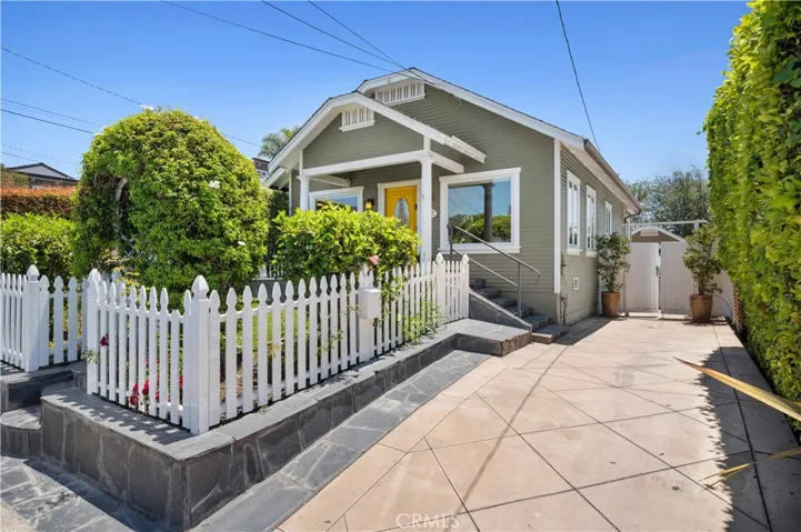 A long driveway provides ample off-street parking. Located just around the corner from Bluebird Park and close to Laguna Beach High School.
