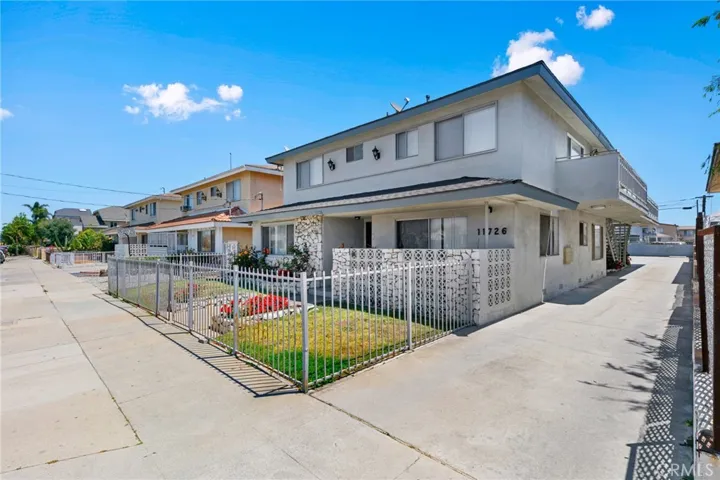 11726 Freeman Avenue A, Hawthorne, California 90250