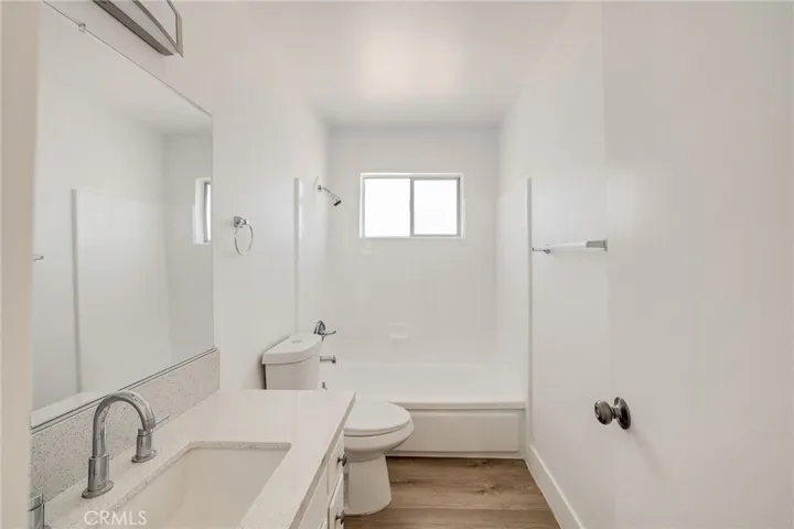 11726 Freeman Avenue A, Hawthorne, California 90250