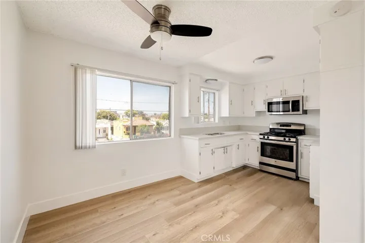 11726 Freeman Avenue A, Hawthorne, California 90250