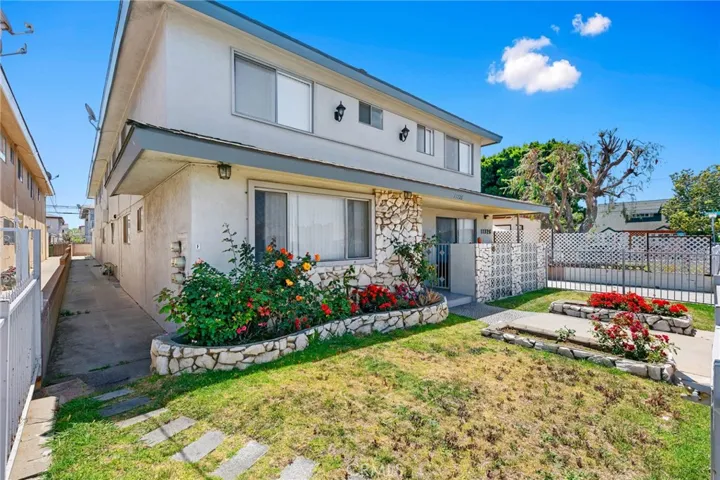 11726 Freeman Avenue A, Hawthorne, California 90250