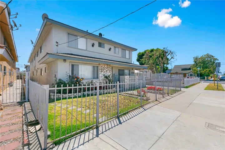 11726 Freeman Avenue A, Hawthorne, California 90250