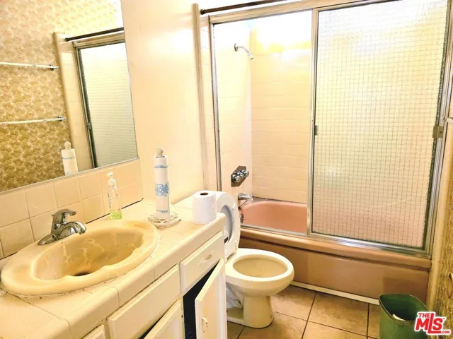12105 S Hoover Street, Los Angeles, California 90044