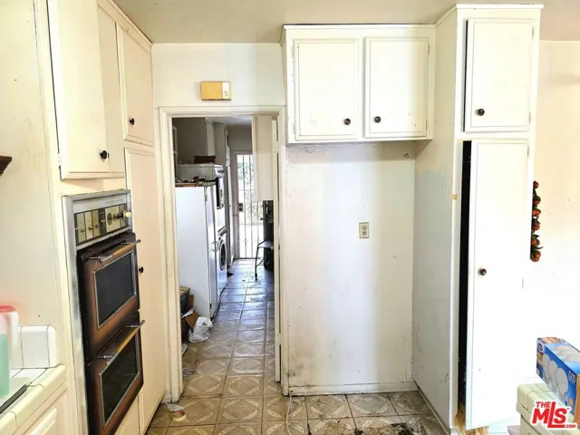 12105 S Hoover Street, Los Angeles, California 90044
