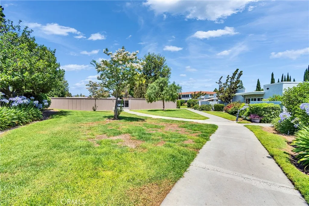 2119 Via Puerta Q, Laguna Woods, California 92637 home-pic-4