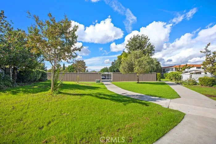 2119 Via Puerta Q, Laguna Woods, California 92637 home-pic-16