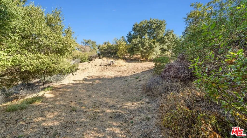 16645 Calneva Drive, Encino, California 91436 home-pic-9