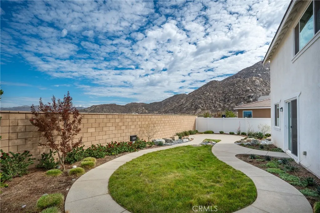 30020 Pomo Canyon Court, Menifee, California 92585 home-pic-16