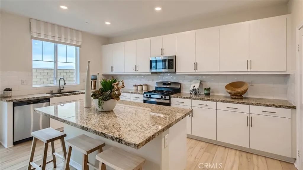 30020 Pomo Canyon Court, Menifee, California 92585 home-pic-3
