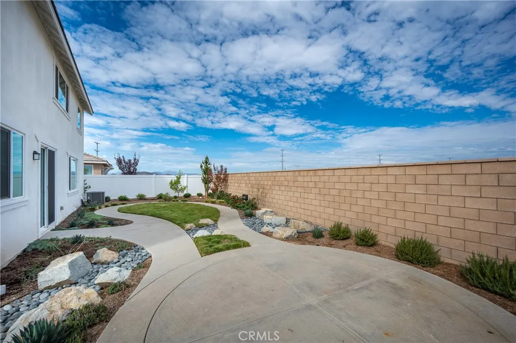 30020 Pomo Canyon Court, Menifee, California 92585 home-pic-14