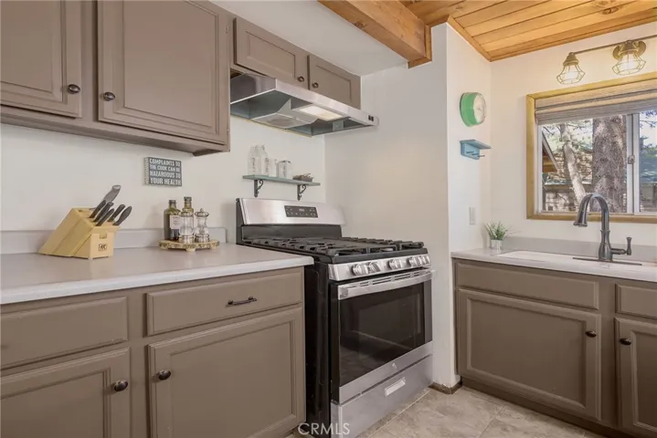 39392 Willow Landing Road, Big Bear Lake, California 92315