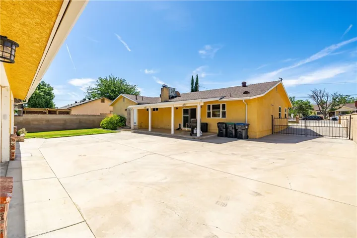 5215 Columbia Way, Lancaster, California 93536