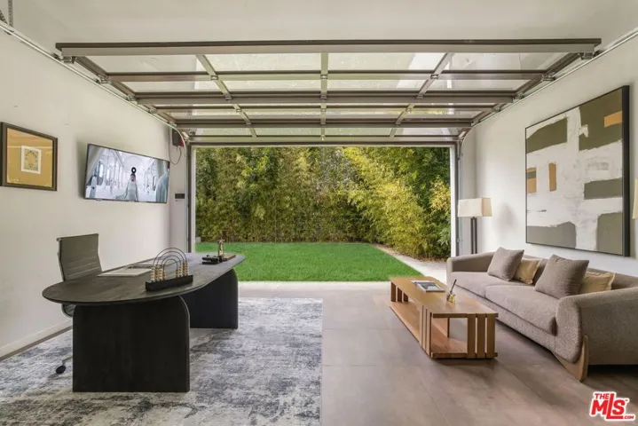 12443 W Sunset Boulevard, Los Angeles, California 90049