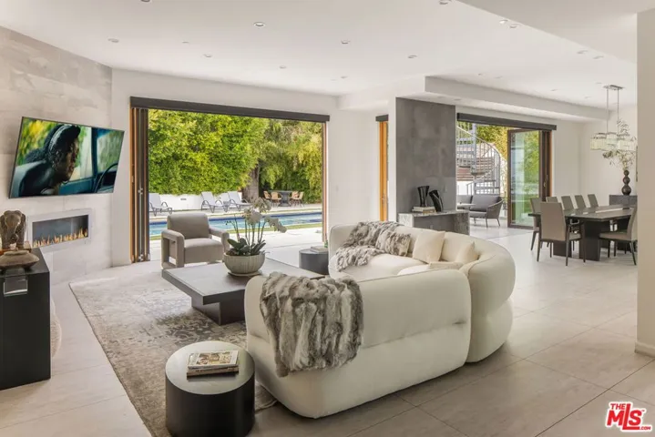 12443 W Sunset Boulevard, Los Angeles, California 90049