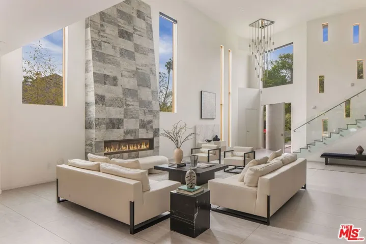 12443 W Sunset Boulevard, Los Angeles, California 90049