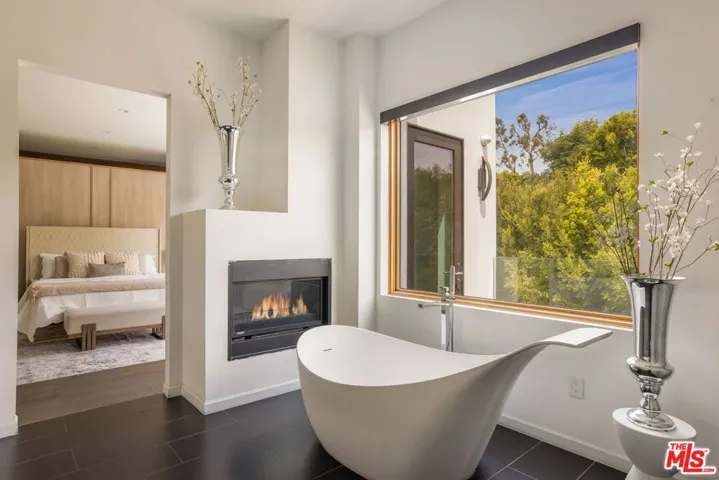 12443 W Sunset Boulevard, Los Angeles, California 90049