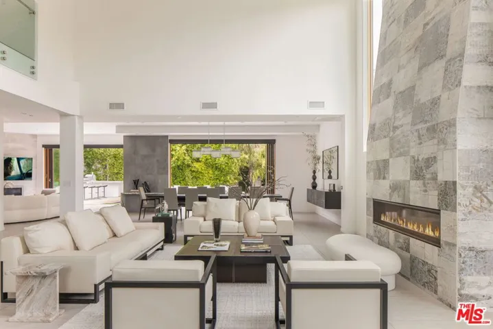 12443 W Sunset Boulevard, Los Angeles, California 90049