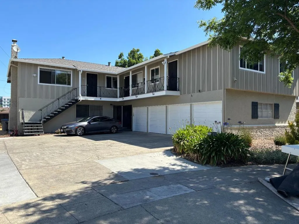 3203 Myles Court, San Jose, California 95117 home-pic-0