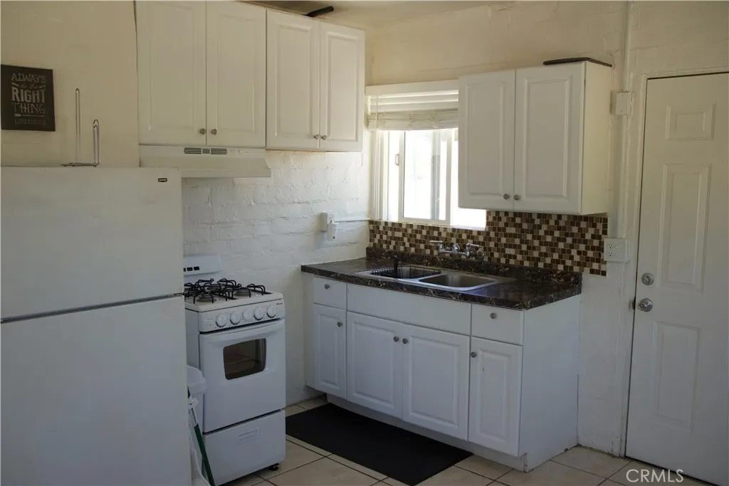 73514 Desert Trail Drive, 29 Palms, California 92277 home-pic-9