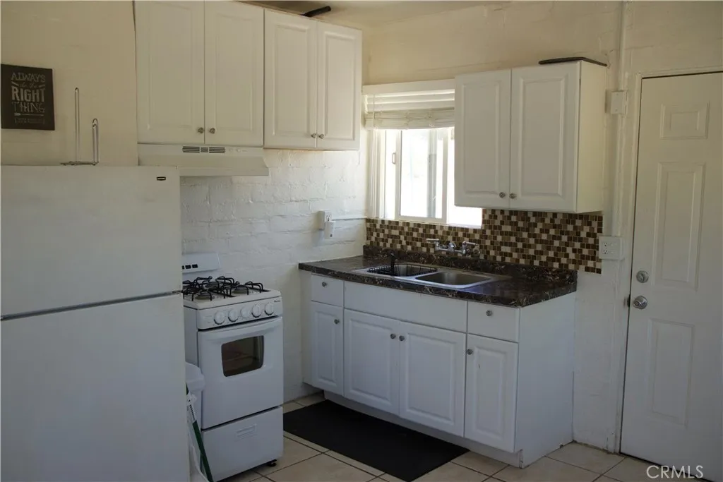 73514 Desert Trail Drive, 29 Palms, California 92277 home-pic-9