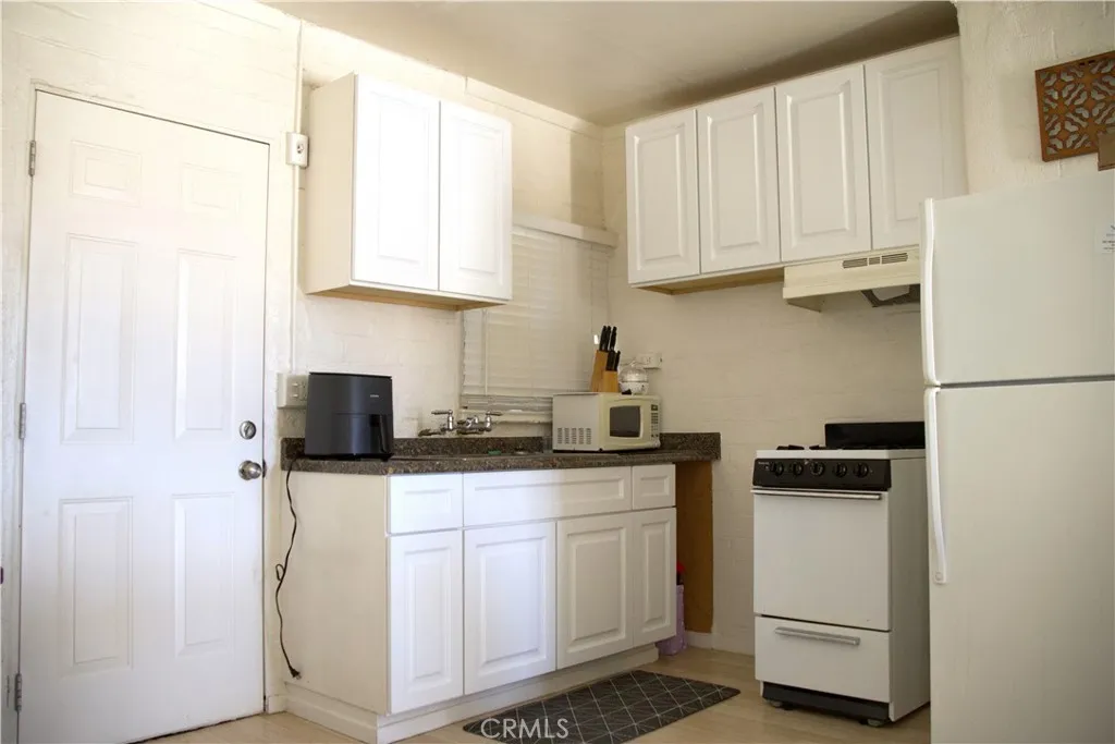 73514 Desert Trail Drive, 29 Palms, California 92277 home-pic-4