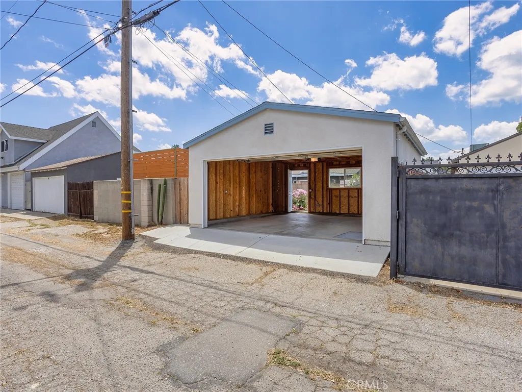 1420 N Lincoln Street, Burbank, California 91506 home-pic-23