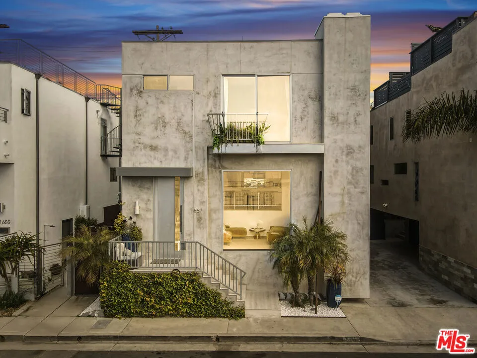 657 Mildred Avenue, Venice, California 90291, 4 Bedrooms Bedrooms, ,5 BathroomsBathrooms,Residential,For Sale,Mildred,25547745