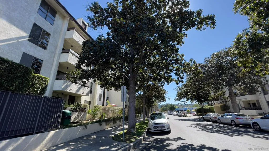 222 N Rose St 209, Burbank, California 91505 home-pic-2