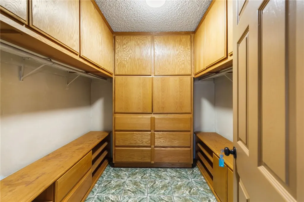 2302 Lori Lane, Santa Ana, California 92706 home-pic-25