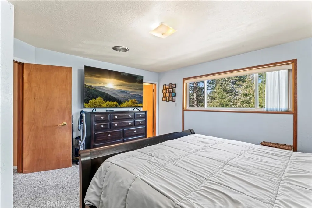 30955 Scenic Way, Running Springs, California 92382 home-pic-19