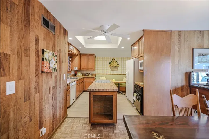 Kitchen with island