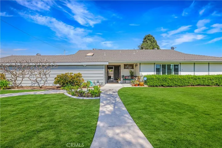 Ranch Style home! 2113 sf of living space on a 9000 sf lot!