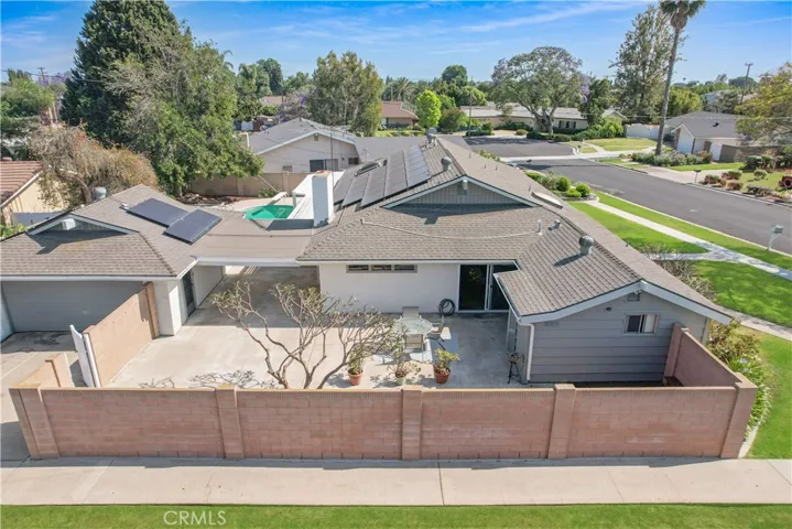 Clean and ready for you to make this your home!