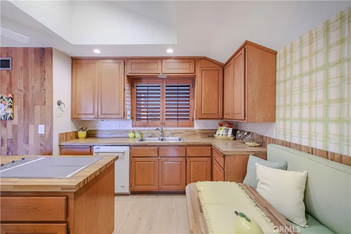 Kitchen with bench seating!