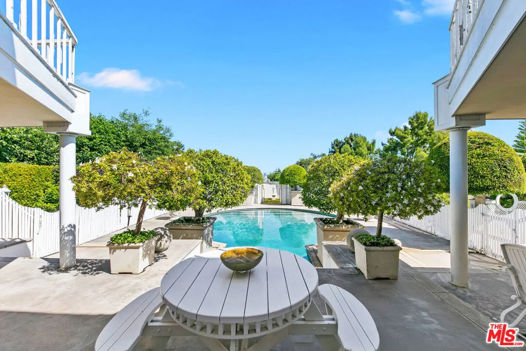 1350 Belfast Drive, Los Angeles, California 90069 home-pic-16