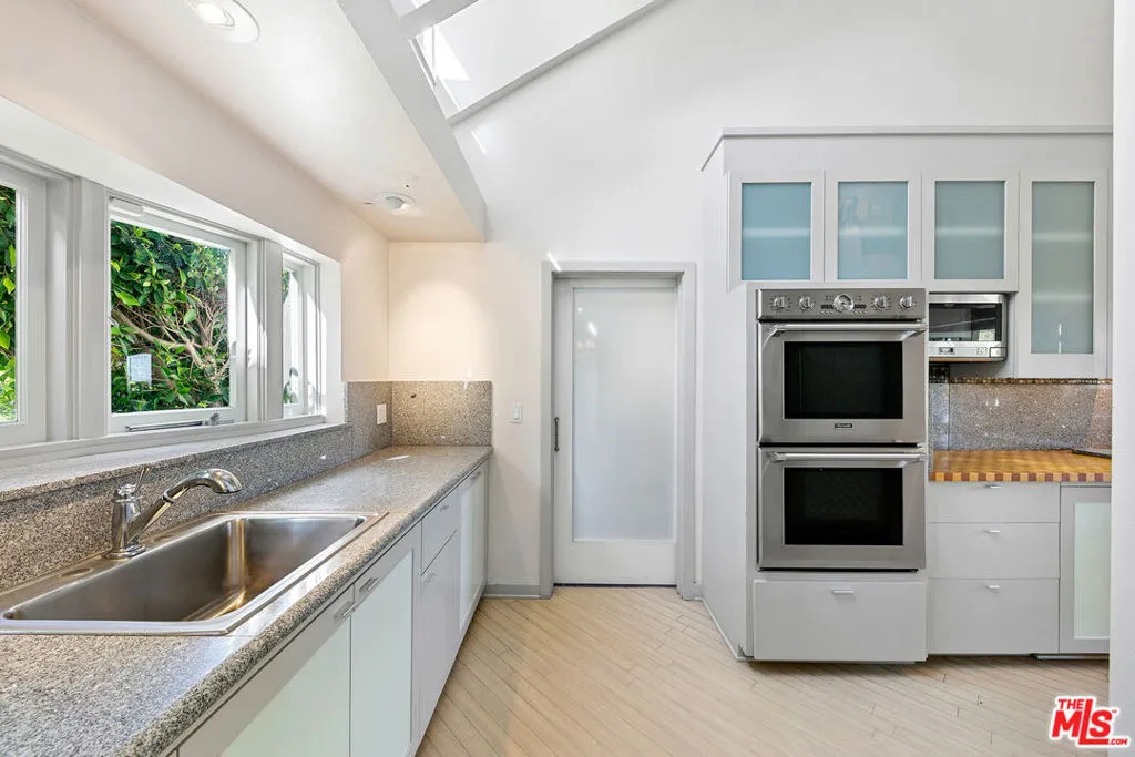 1350 Belfast Drive, Los Angeles, California 90069 home-pic-66